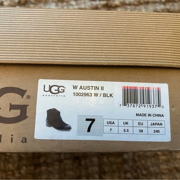 UGG Black Women’s Ankle Booties- Austin style-size 7 - Picture 11 of 12